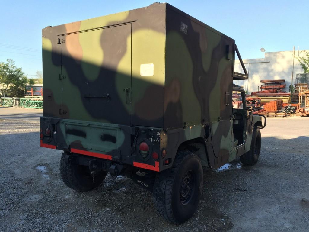 1989 AM General M1038 Military Hummer H1