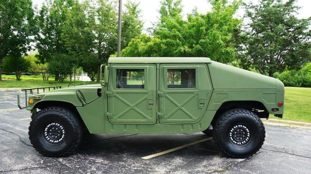 clean and sharp 1998 AM General Humvee military
