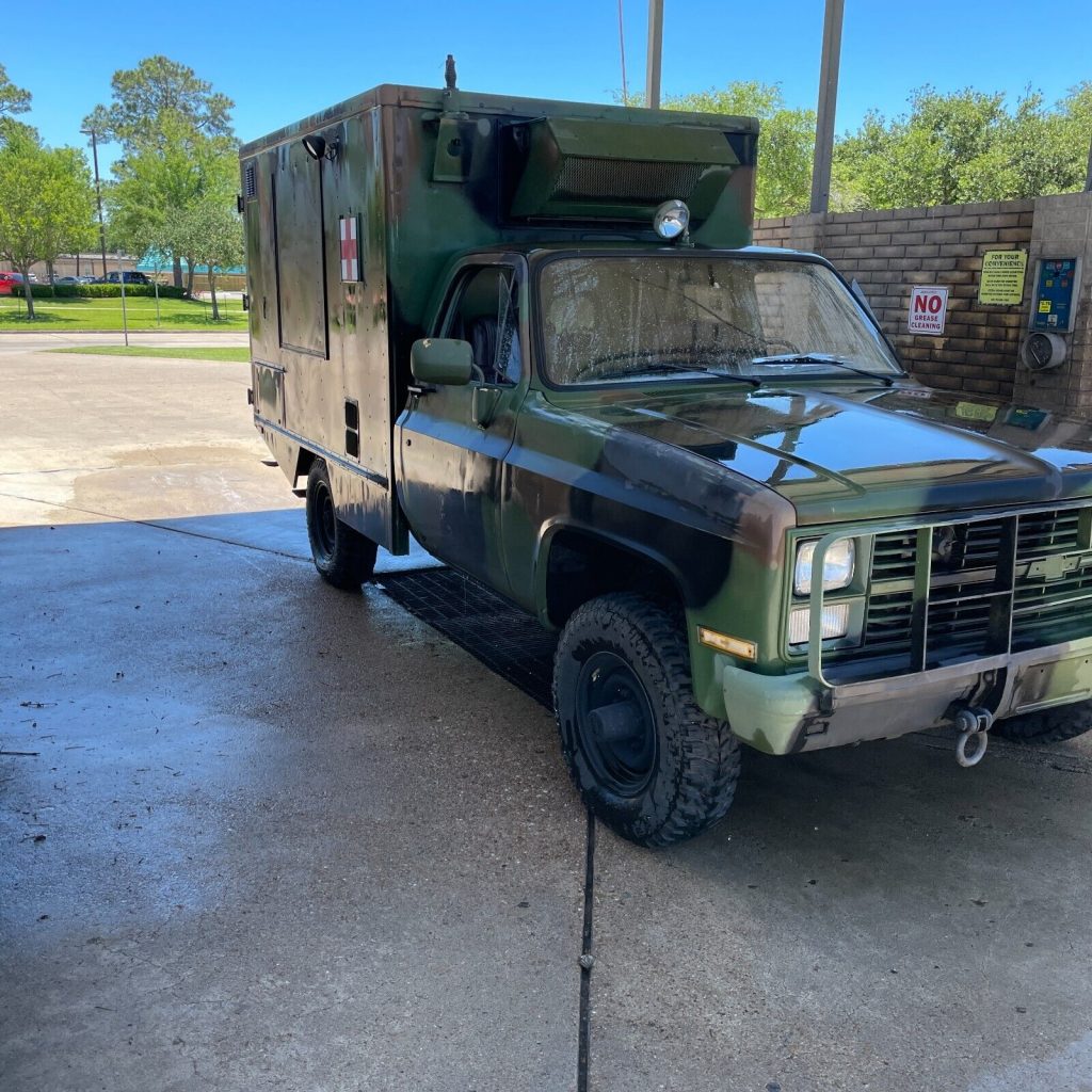 CUCV M1010 Army Ambulance