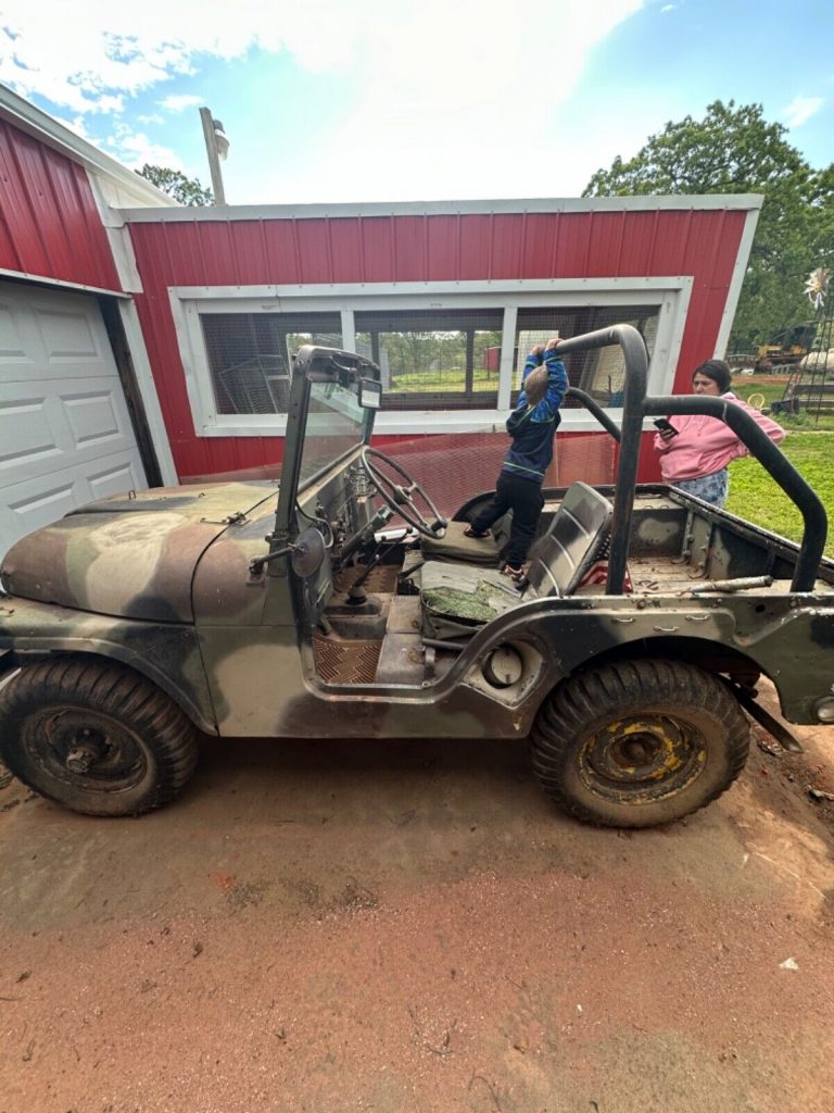 Old Jeep Style Military Vehicle. I’m not sure what the type it is or Series