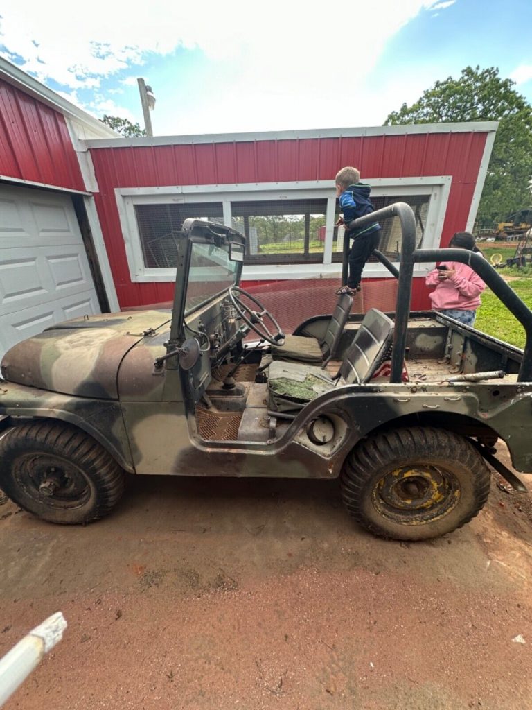 Old Jeep Style Military Vehicle. I’m not sure what the type it is or Series