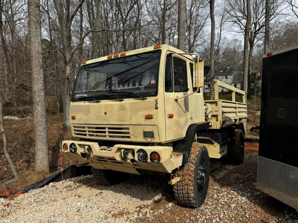 2001 Stewart & Stevenson M1078 A1 LMTV FMTV Military Truck CAT 3126 Diesel