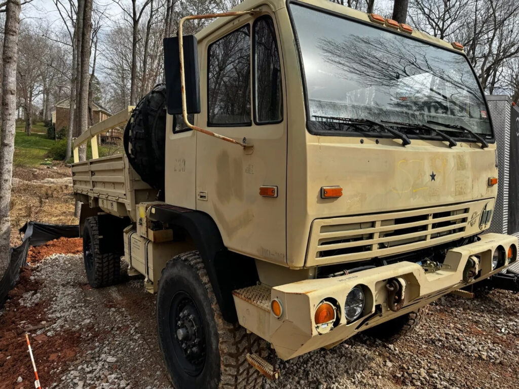 2001 Stewart & Stevenson M1078 A1 LMTV FMTV Military Truck CAT 3126 Diesel