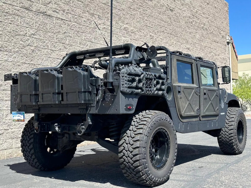 1985 Hummer H1 (humvee)