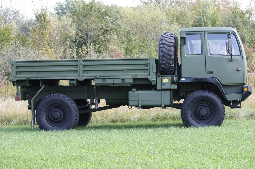 1994 Stewart and Stevenson M-1078. 2 1/2 Ton 4×4 Cargo Truck (lmtv)