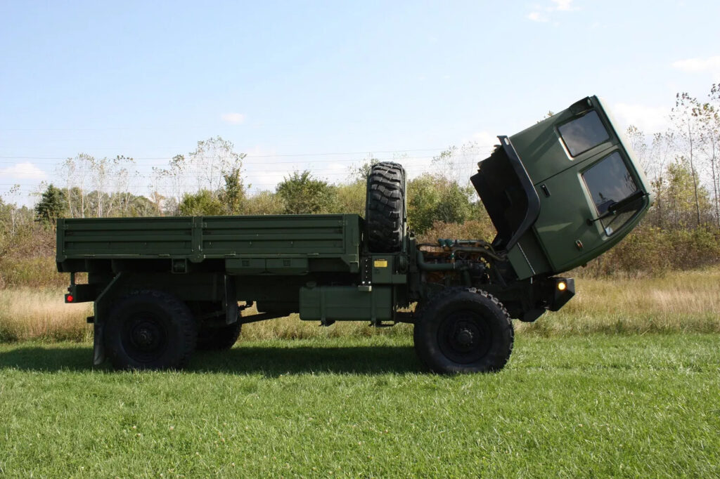 1994 Stewart and Stevenson M-1078. 2 1/2 Ton 4×4 Cargo Truck (lmtv)