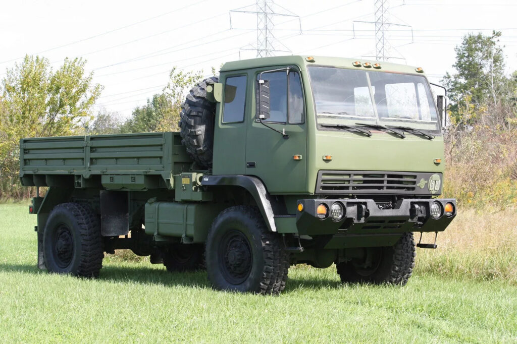 1994 Stewart and Stevenson M-1078. 2 1/2 Ton 4×4 Cargo Truck (lmtv)