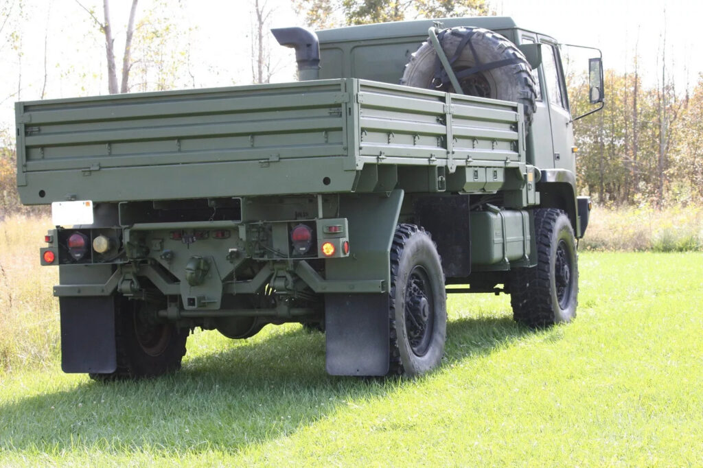 1994 Stewart and Stevenson M-1078. 2 1/2 Ton 4×4 Cargo Truck (lmtv)