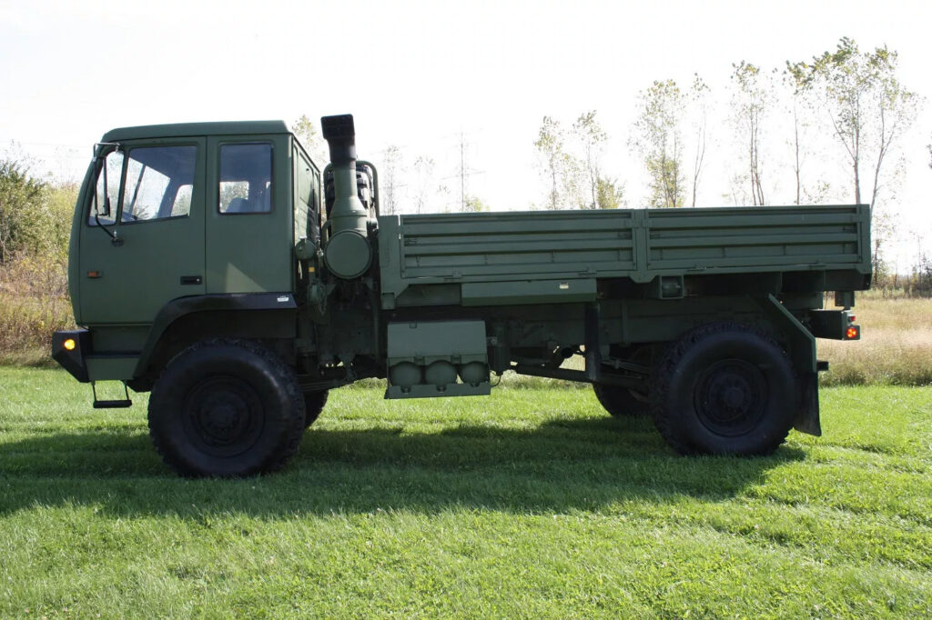 1994 Stewart and Stevenson M-1078. 2 1/2 Ton 4×4 Cargo Truck (lmtv)