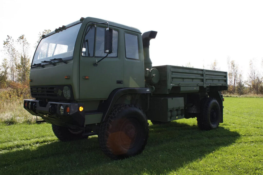 1994 Stewart and Stevenson M-1078. 2 1/2 Ton 4×4 Cargo Truck (lmtv)