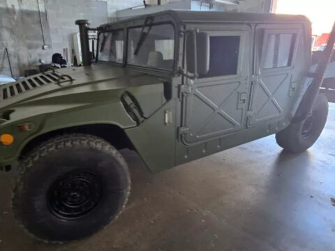 Up for SALE Humvee 2014 New Paint job Interior and Exte. Hard Doors &amp; hard top for sale