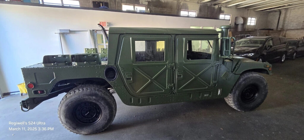 Up for SALE Humvee 2014 New Paint job Interior and Exte. Hard Doors & hard top
