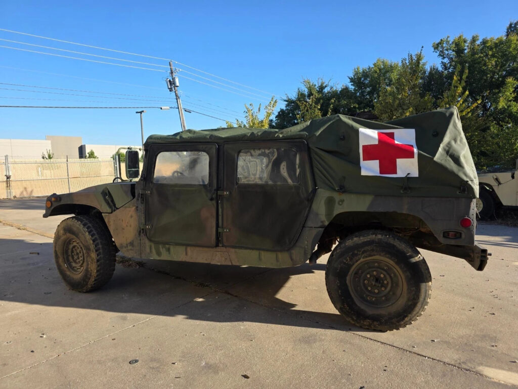 Titled 2007 4×4 Heavy M1097r1 Military Hummer Hmmwv Humvee Runs and Drives Great