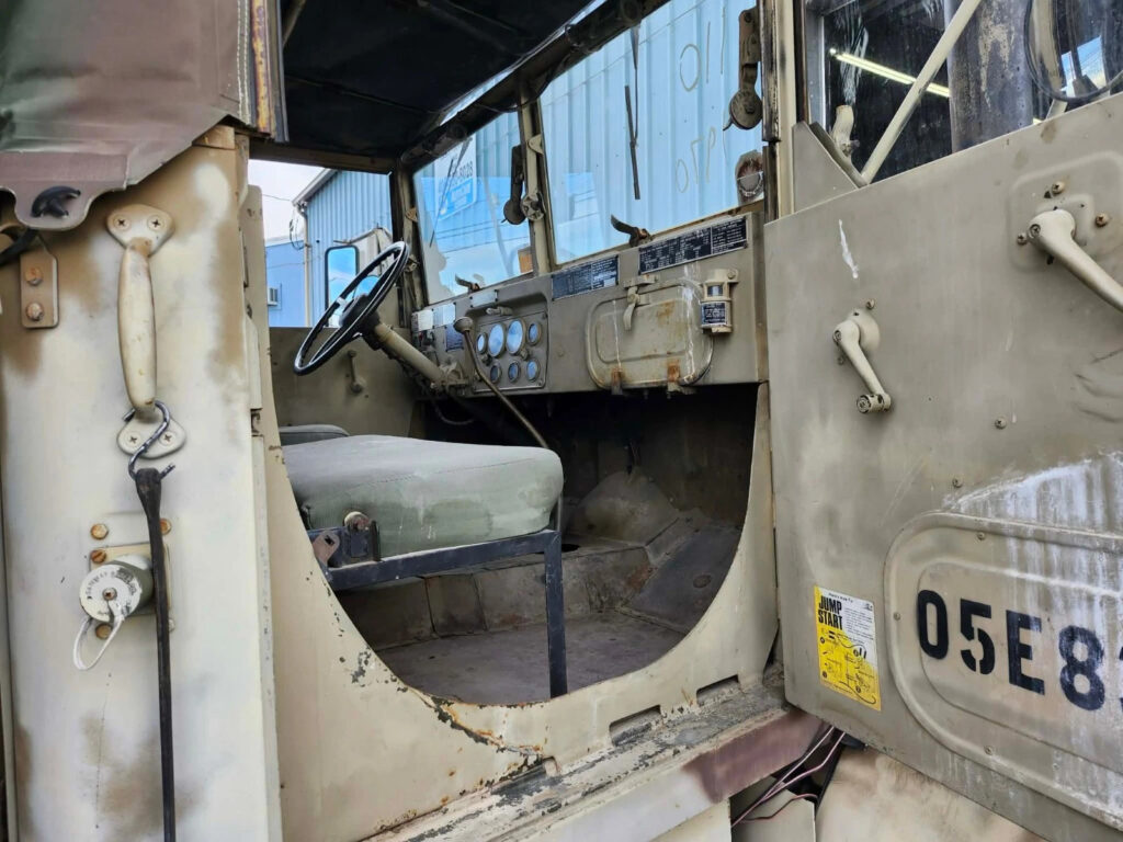 1970 Kaiser Xm820 6×6 Expandable Comand Center box