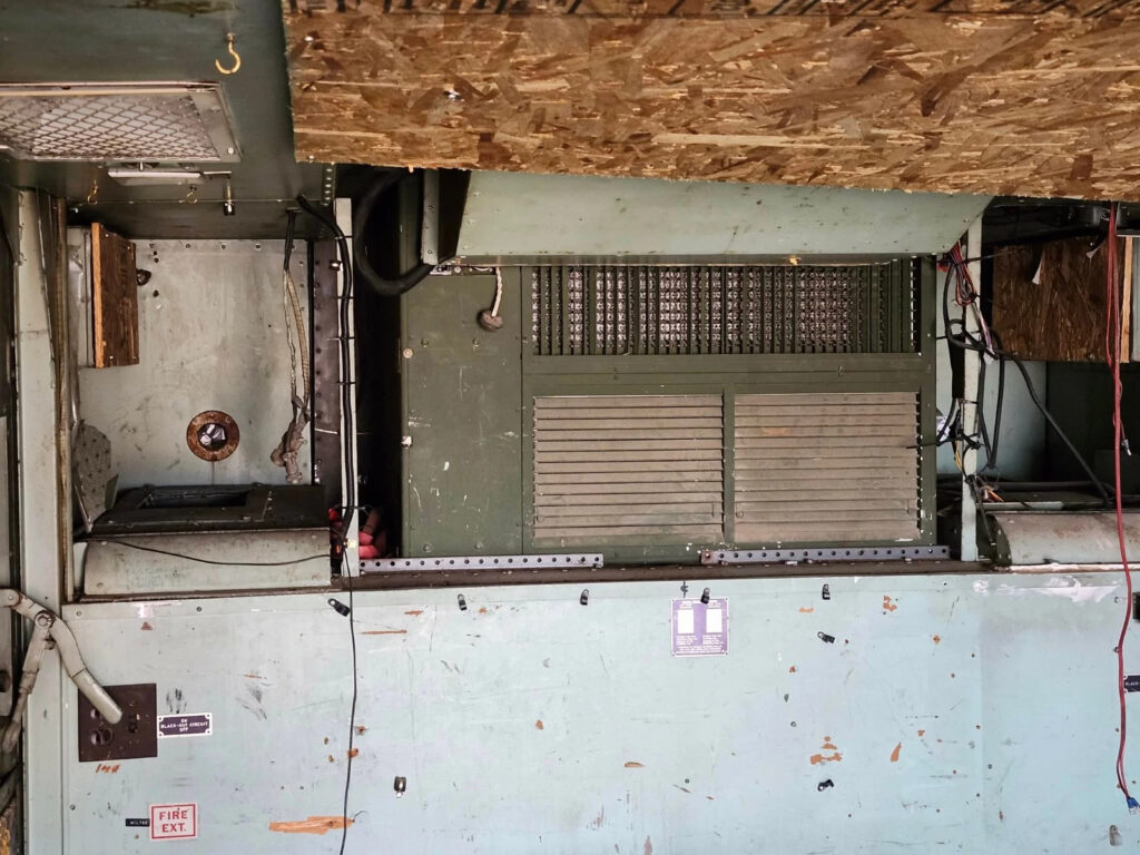 1970 Kaiser Xm820 6×6 Expandable Comand Center box