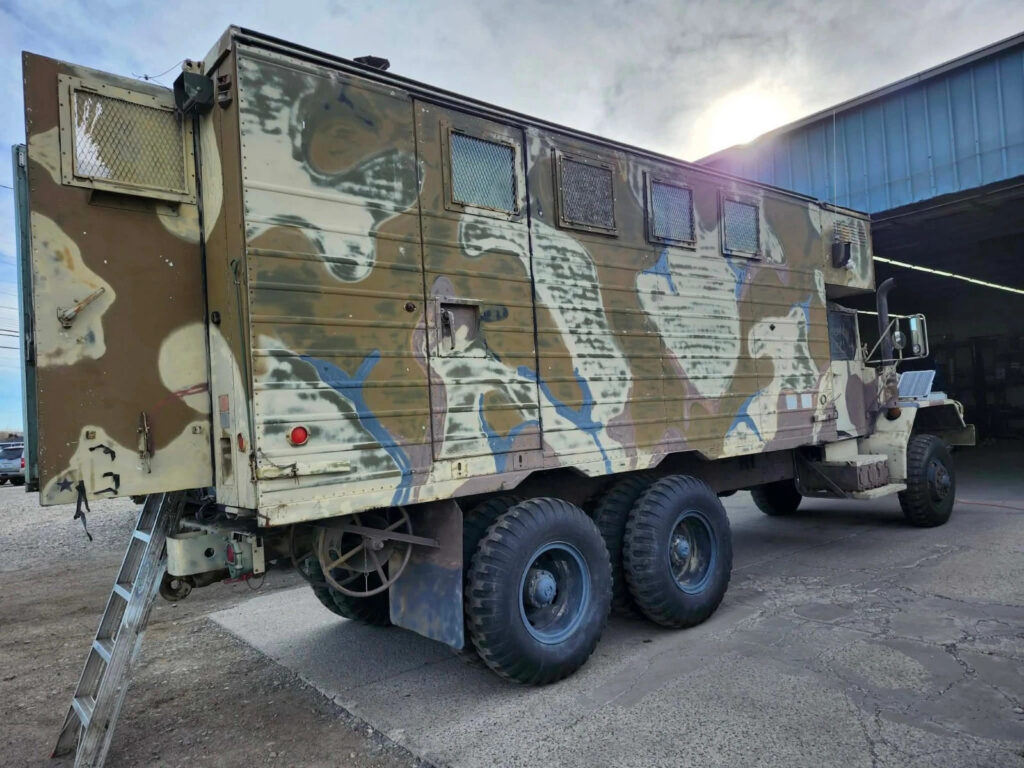 1970 Kaiser Xm820 6×6 Expandable Comand Center box