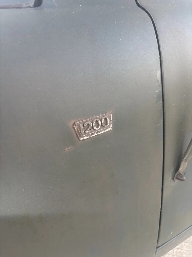 1967 International Harvester Travelette 4×4 B1200 Short Bed, Low Miles