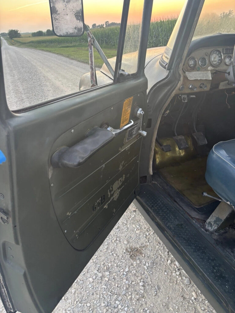 1967 International Harvester Travelette 4×4 B1200 Short Bed, Low Miles