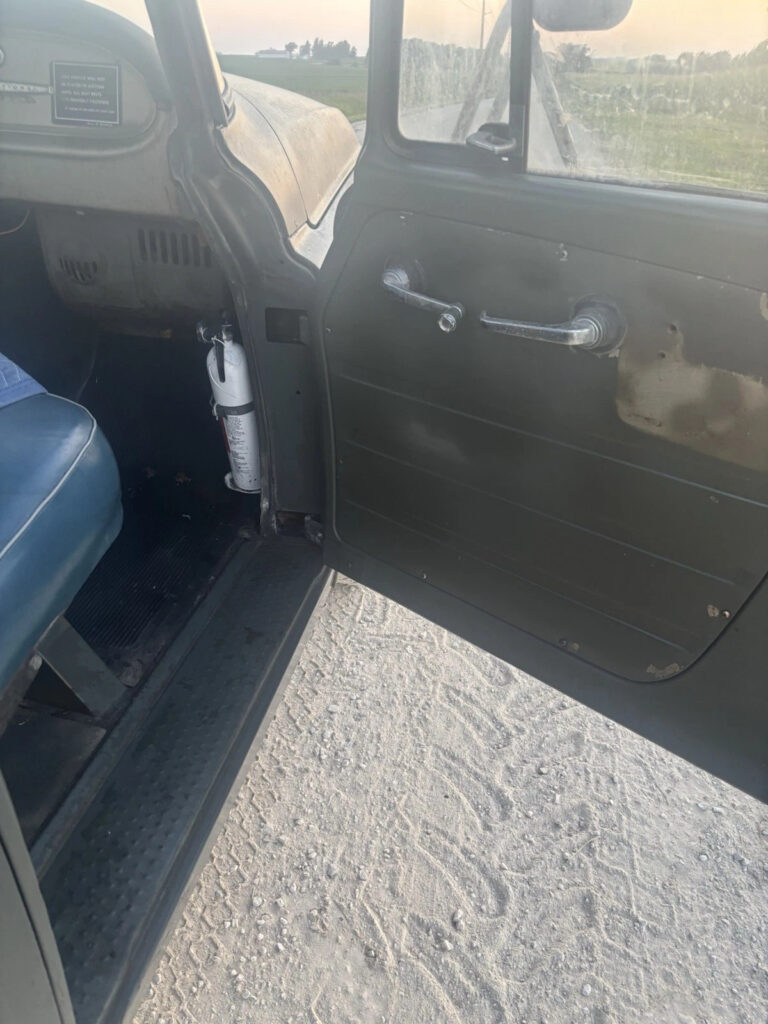 1967 International Harvester Travelette 4×4 B1200 Short Bed, Low Miles