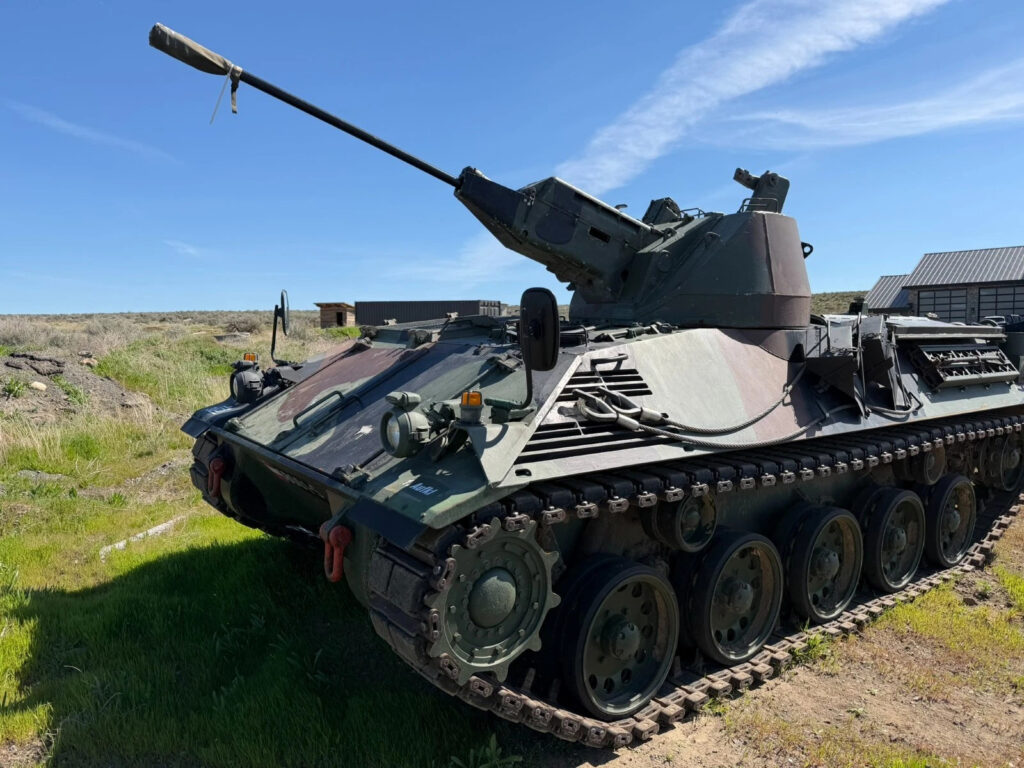 Saurer 4K 4fa-G2 Armored Personnel Carrier (apc)