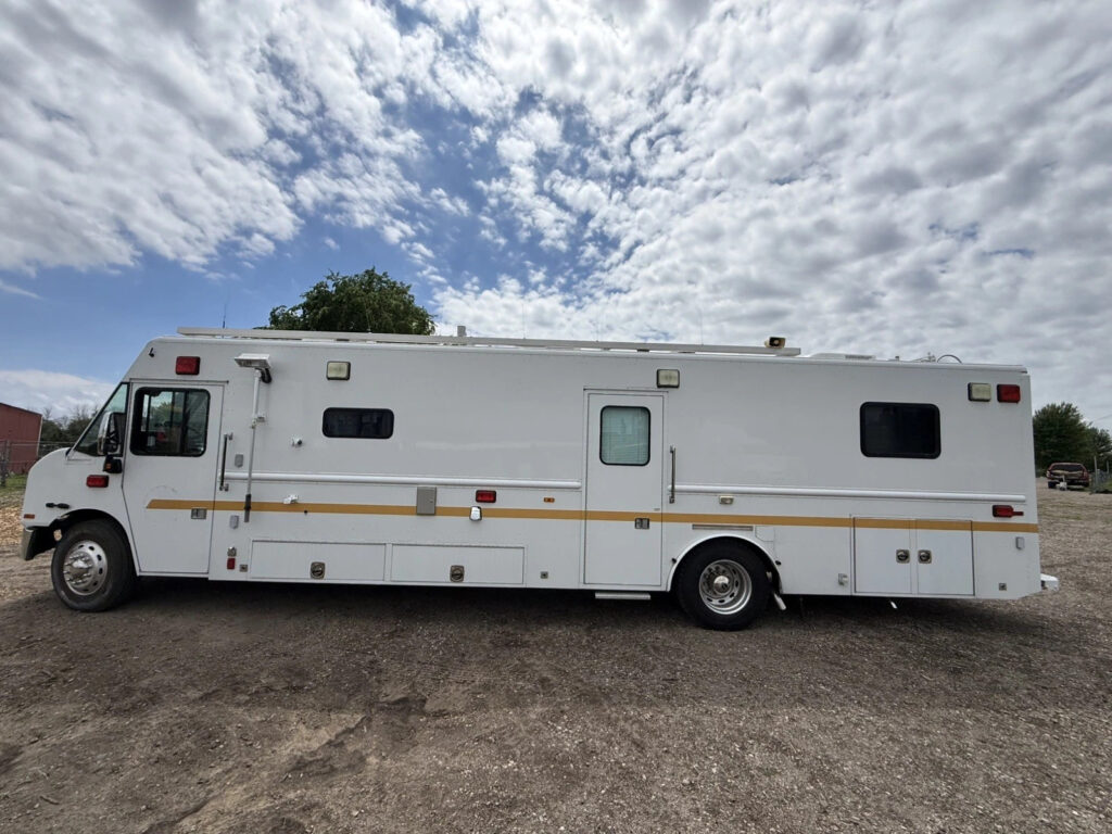 Mobile Command Center 7,000 Miles Emergency Response, FIRE Rescue, Swat, Police
